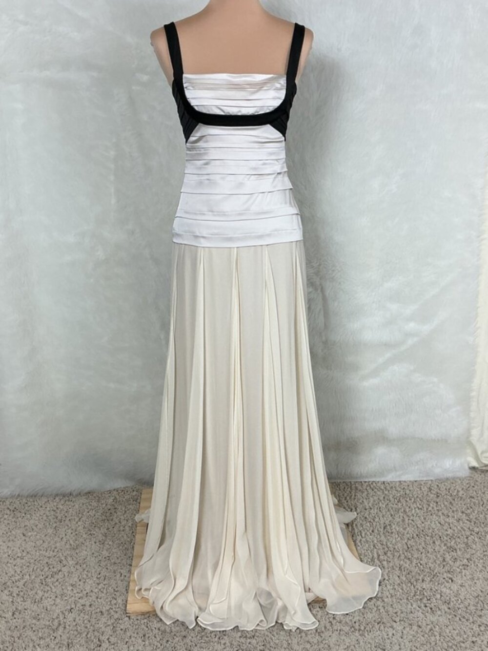 BCBGMaxazria Sleeveless Pleat Ivory Black Woven Silk Satin & Chiffon Gown NWT 6